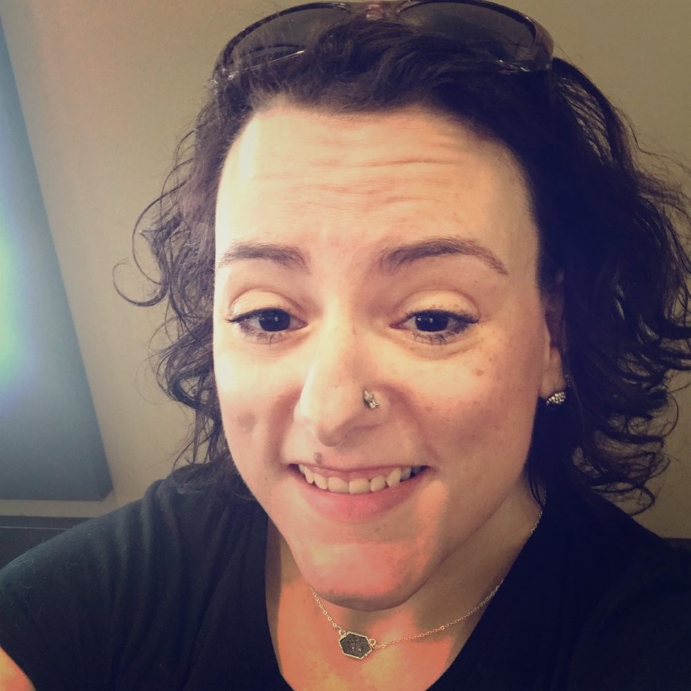 Meet your Posher, Larisa